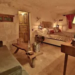 The Owl Cave Hotel 3*