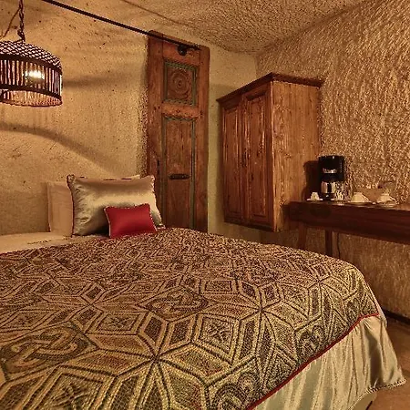 The Owl Cave 괴레메