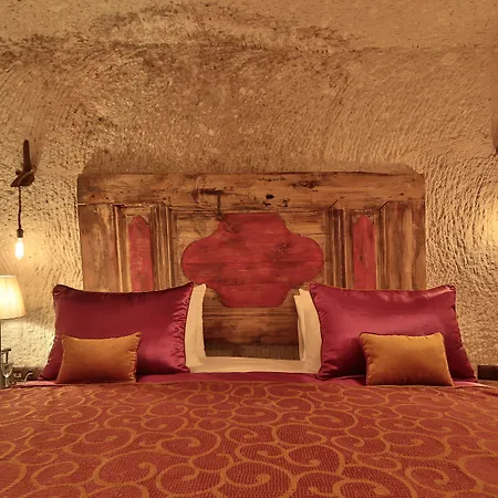 מלון The Owl Cave 3*