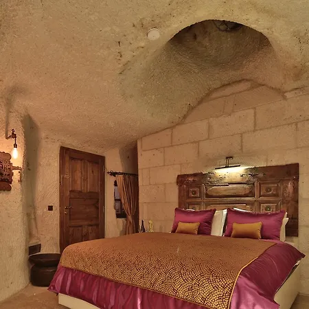 The Owl Cave 괴레메