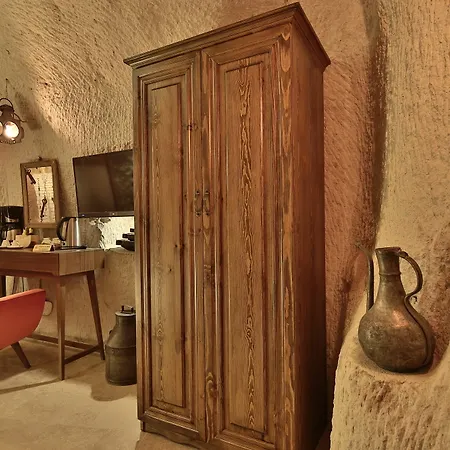 The Owl Cave Hotel 3*