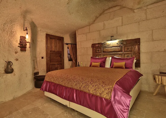 The Owl Cave 3* גורמה