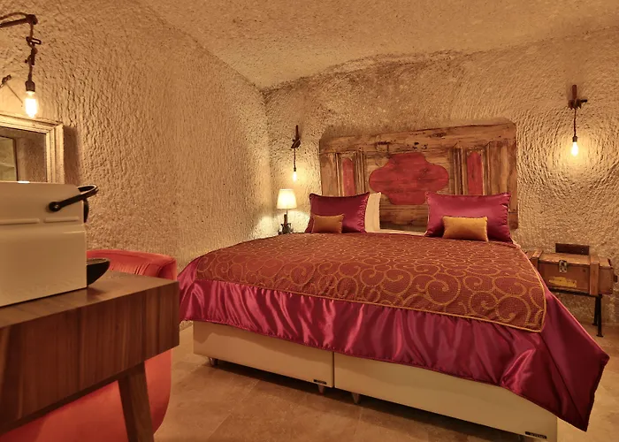 The Owl Cave 3* גורמה