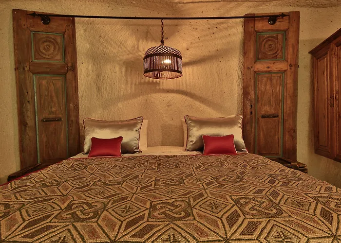 The Owl Cave מלון גורמה