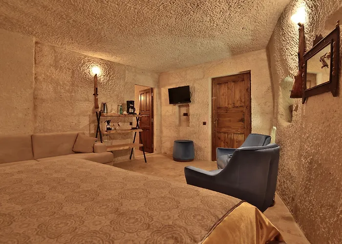 The Owl Cave 3* גורמה