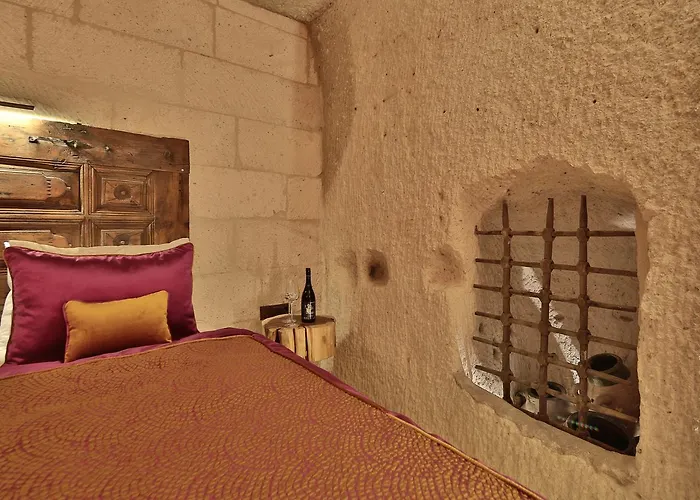 The Owl Cave 3* גורמה