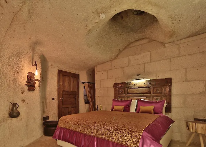 The Owl Cave גורמה